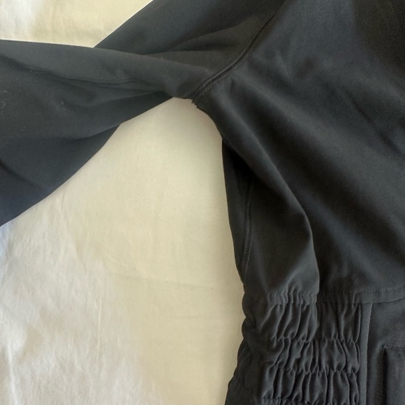 Lululemon size 6 like new zip up - Picture 6 of 6